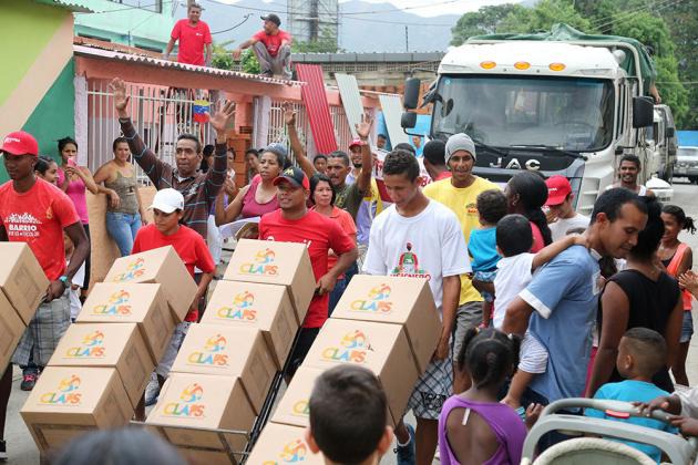 Maduro celebra el día de entregarle comida a un pueblo dependiente