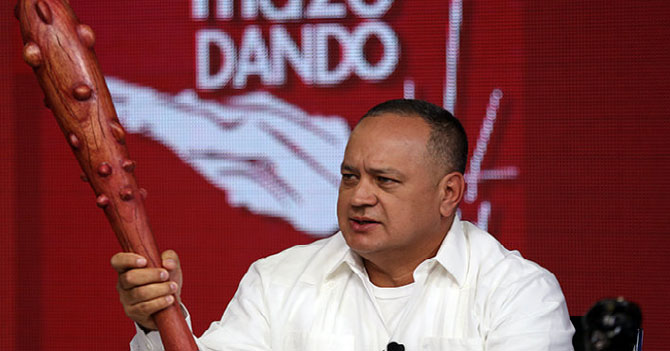 Diosdado amenaza a su propio mazo con meterlo preso si no defiende la revolución