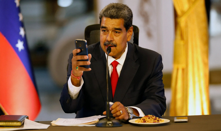 Maduro ordena desbloquear TikTok para poder almorzar