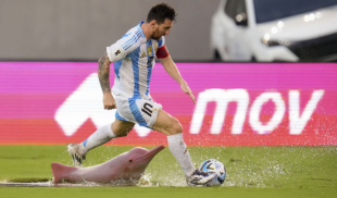 Messi lesionado tras chocar contra tonina en el Monumental de Maturín