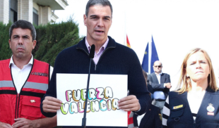 Pedro Sánchez hace emotiva pancarta para apoyar afectados en Valencia