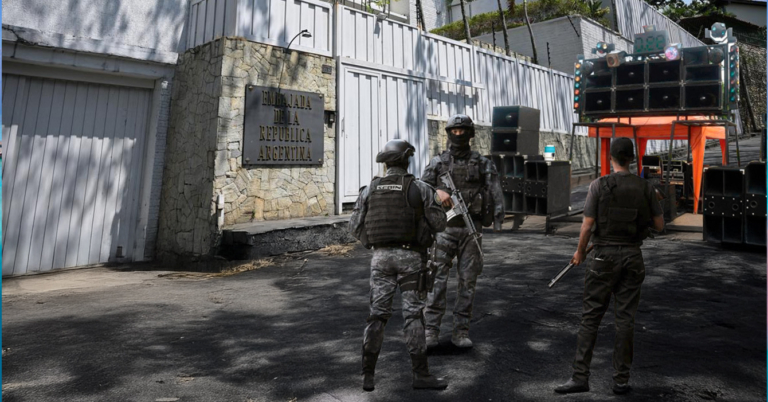 Sebin monta guerra de minitecas frente a la embajada argentina