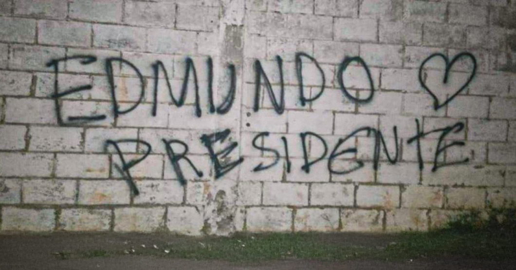 Grafitean "Edmundo Presidente" en pared de la UCV a ver si chavismo por fin la pinta