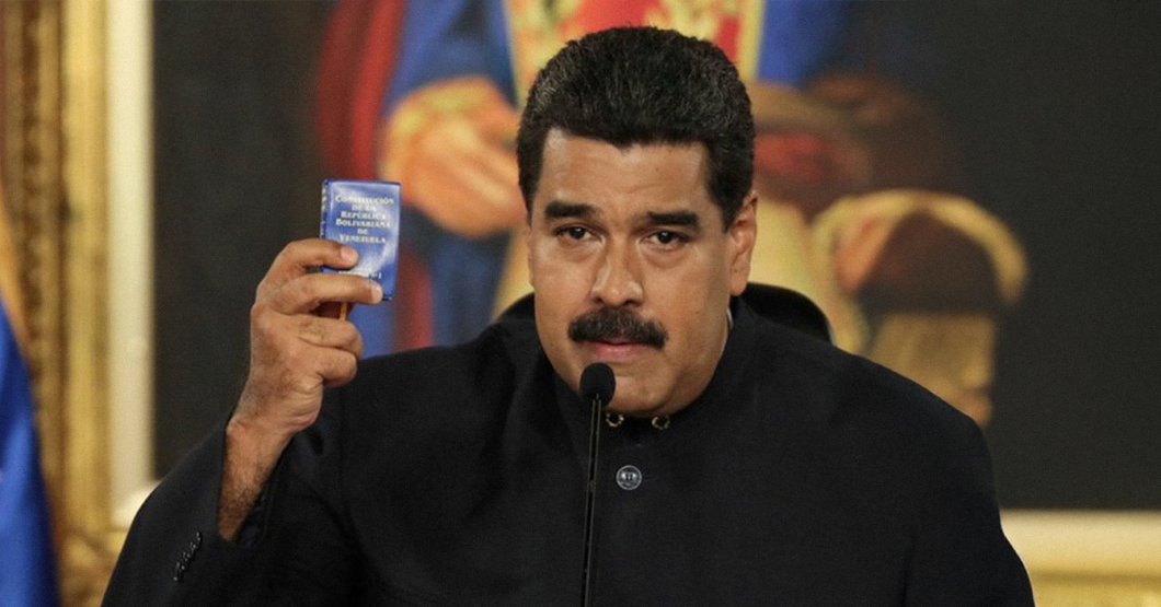 Maduro pregunta quién fue el imbécil que redactó la constitución del 99