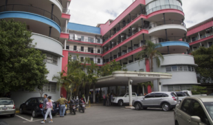 3 de cada 2 venezolanos está a una visita al médico de caer en pobreza extrema