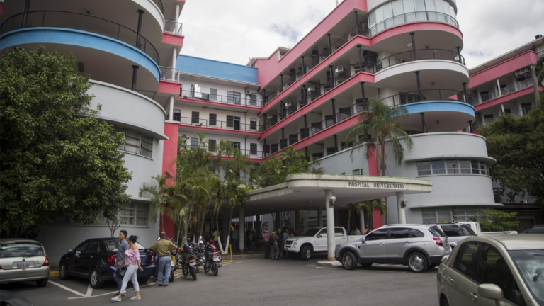 3 de cada 2 venezolanos está a una visita al médico de caer en pobreza extrema